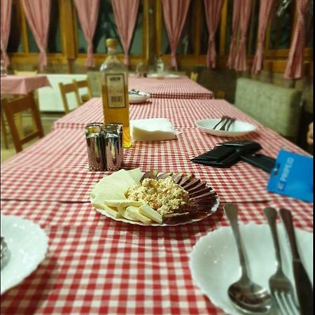 Bed and Breakfast Domacinstvo Kod Gere Crni Vrh Exteriér fotografie