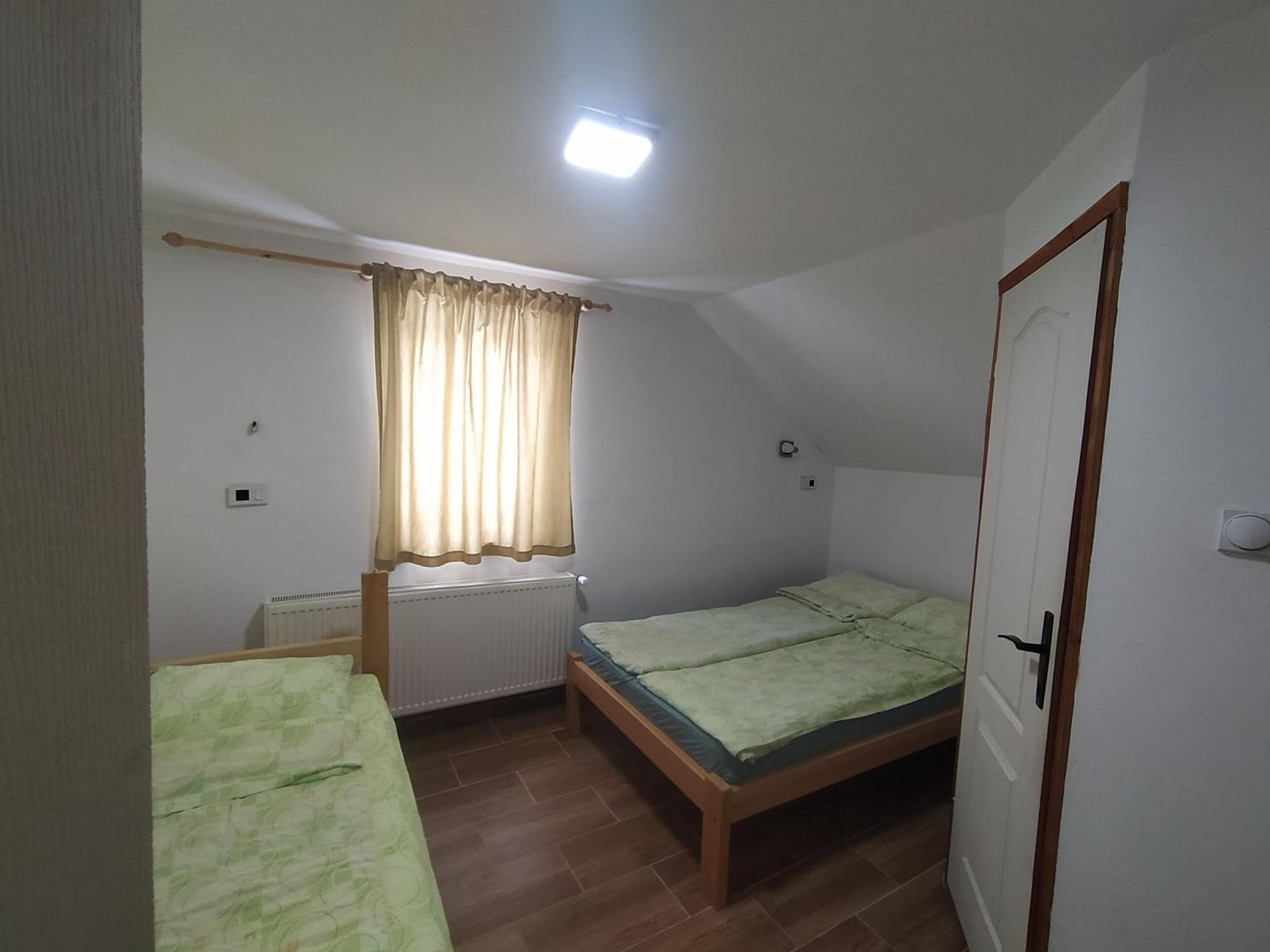 Bed and Breakfast Domacinstvo Kod Gere Crni Vrh Pokoj fotografie