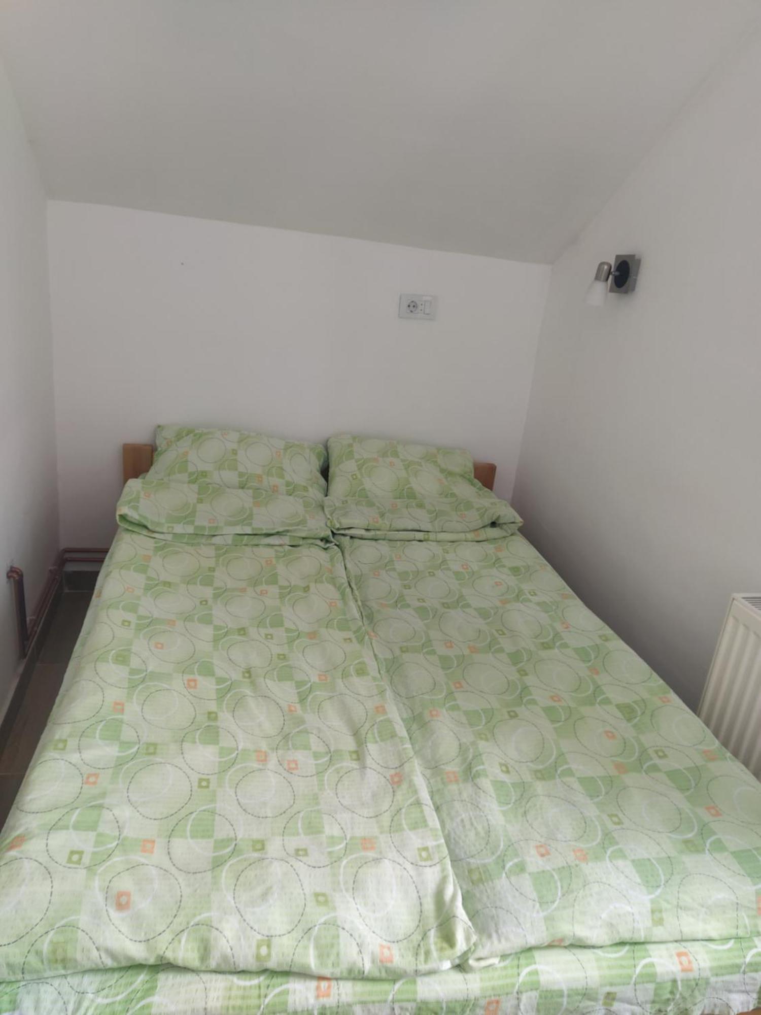 Bed and Breakfast Domacinstvo Kod Gere Crni Vrh Pokoj fotografie