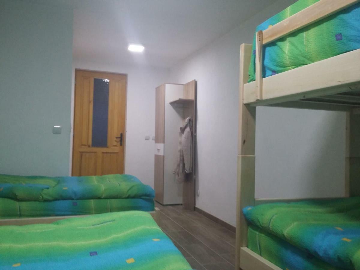 Bed and Breakfast Domacinstvo Kod Gere Crni Vrh Exteriér fotografie