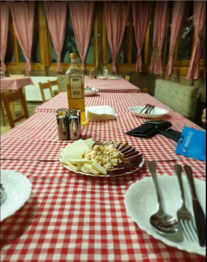 Bed and Breakfast Domacinstvo Kod Gere Crni Vrh Exteriér fotografie